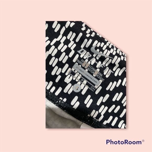 Cute Nike Dri Fit Black White Print Capri Leggings sz small - Picture 3 of 3